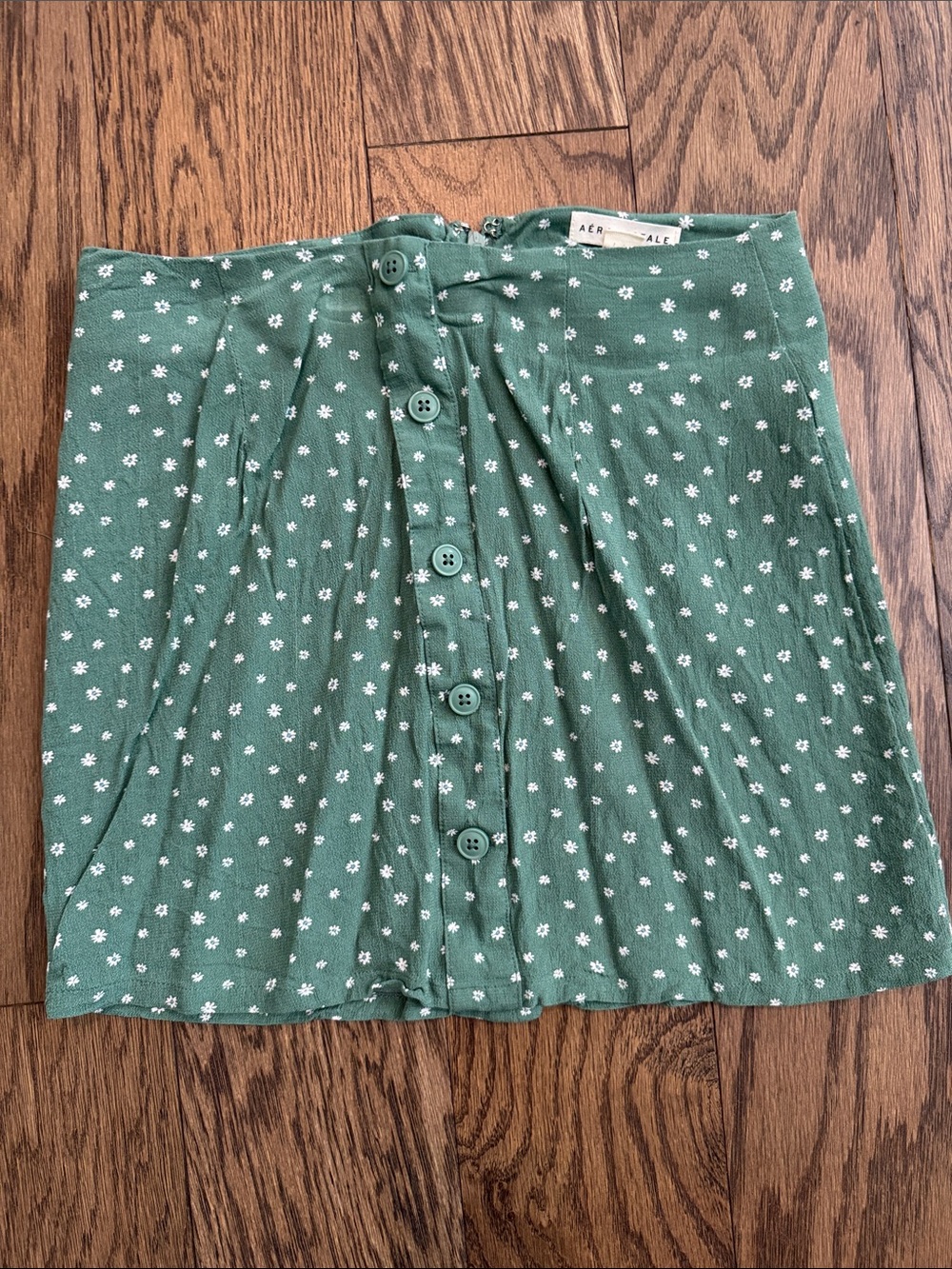 Aeropostale Green Daisy Button-Front Mini Skirt size small.